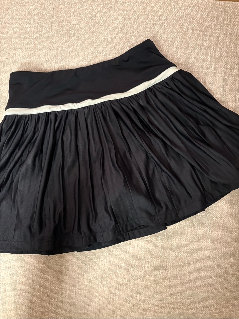 Women’ Juicy Couture Sport Black Pleated Skort with White Trim Size M